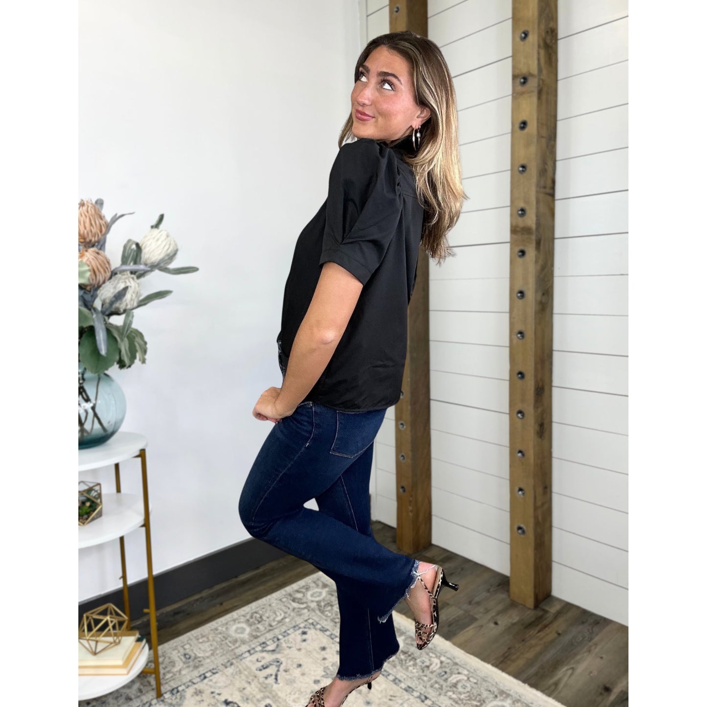 Know The Story Solid Top